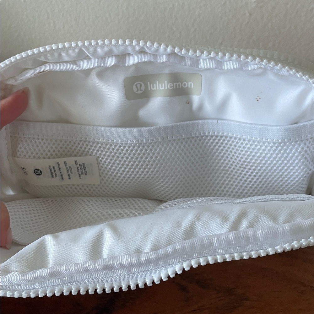 Lululemon Athletica White Puff Belt Bag - Picture 5 of 7